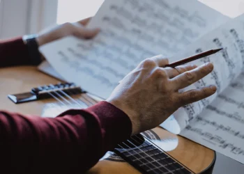 Más que melodías: por qué nuestras canciones deben proclamar a Cristo
