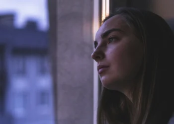 Dios no se ha olvidado de ti: cómo estar firme en medio de la aflicción