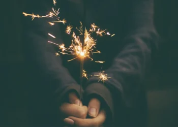 Mujeres que resplandecen como luminares en el mundo