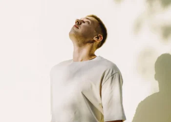 Vivir en la presencia de Dios: una idea que transforma nuestras vidas