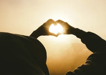 No nos necesita, pero nos ama: lo que los seres finitos necesitamos saber del Dios ilimitado