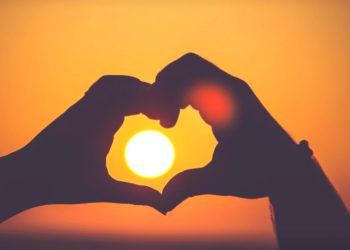 Dios ama a través del amor humano