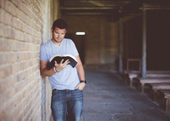 Por qué no debemos leer toda la Escritura de manera literal