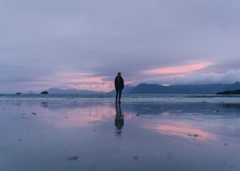 Difícil de ofender, fácil de comprender: cómo el amor lo espera todo