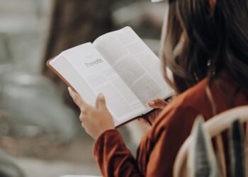 Leyendo mucho la biblia pero sin encontrar a Dios