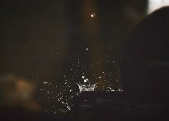 Ahogándonos en una gota de agua: el Dios grande en las cosas pequeñas