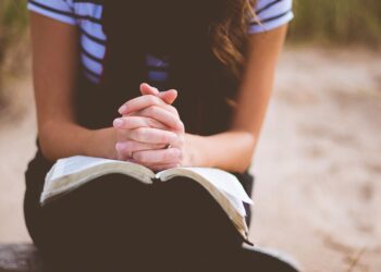 Una oración bíblica por los esposos