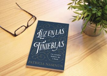 Luz en las Tinieblas por Patricia Namnún | Reseña 