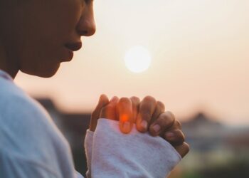 Tres consejos para cultivar una vida de oración consistente
