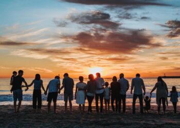 La familia de la fe como instrumento de Dios contra nuestra soledad