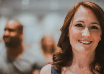 Entrevista con Clara Molina: lo qué necesita de ti, la esposa de tu pastor
