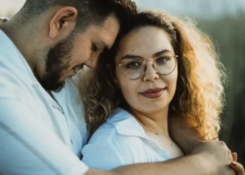 El sonido del respeto: cómo una esposa honra a su marido
