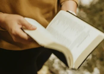 ¿Qué es la teología inclusiva y por qué no es bíblica?