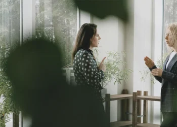 Cuando quieras murmurar contra tu hermana…