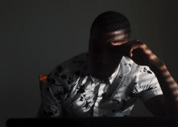 Todo lo falso, todo lo deshonroso, todo lo injusto