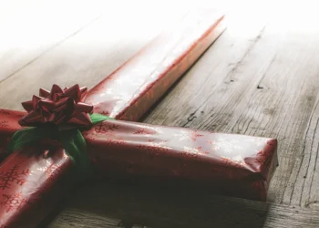 ¡Feliz Navidad! Mirando del pesebre a la cruz