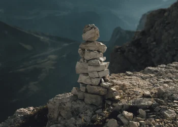 Mujer, ¿qué debes derribar?: Cuando el yo estorba la obra de Dios