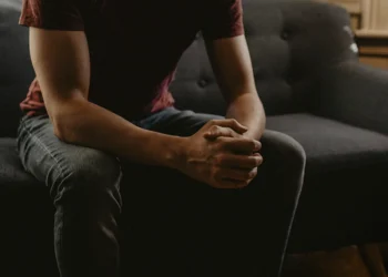 ¿Qué hace una persona con discernimiento?