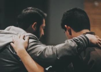 Entre ustedes no es así