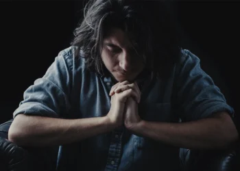 Aprendiendo del Padre Nuestro: una guía para orar con el corazón y sin apariencias