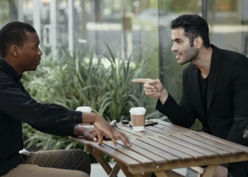 Controversia o complacencia: dos pecados de la Iglesia actual