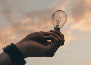 Los pensamientos de hoy se convierten en los hábitos de mañana