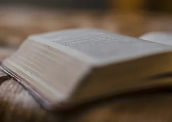 La fe según la Biblia: lo que sí es y lo que no