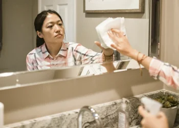 Cuando Romanos 12:2 llega al baño de la casa