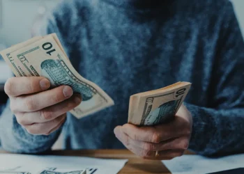 Una cosmovisión cristiana del dinero: usar algo temporal con ecos eternos