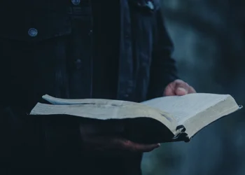 Diez razones para memorizar partes extensas de la Biblia
