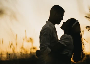 Un llamado al esposo: cultivar el corazón de su esposa